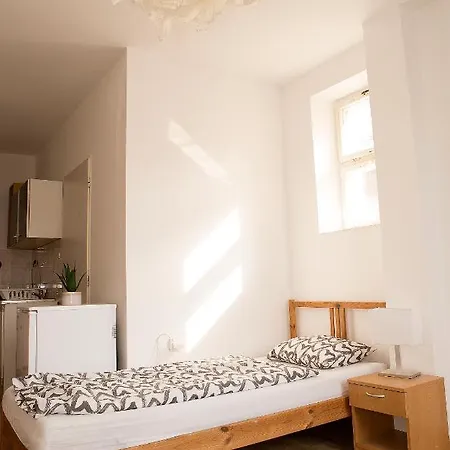 Cute 2 Beds Studio Close To The Main Train Station * Братислава